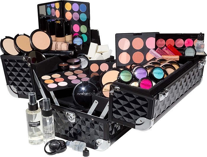 MAKEUP KIT